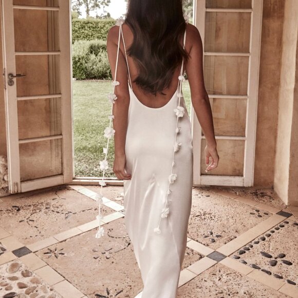 Stunning Meshki Elenora Rose Gown – Size Small – NWT 🤍 - Picture 1 of 8